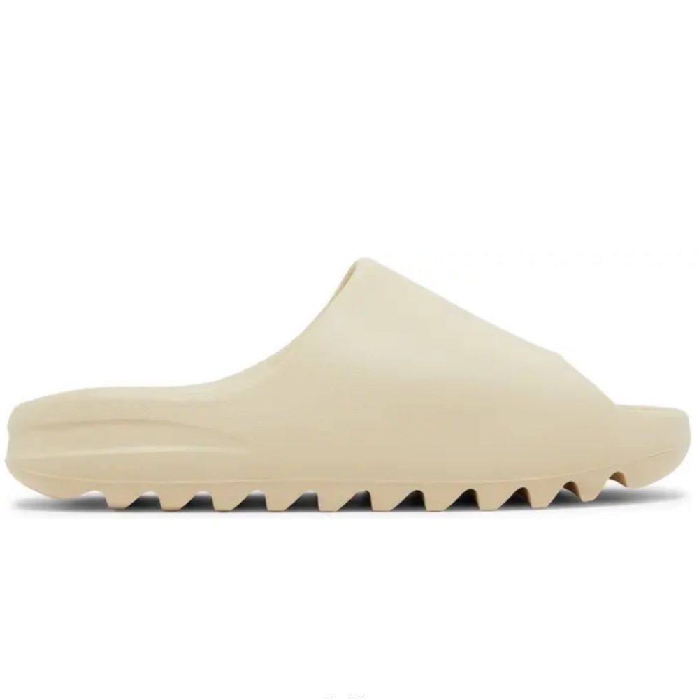 Yeezy Slides Bone Size 7 Women’s